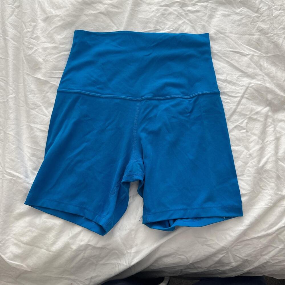 Pool blue lululemon shorts yogashorts